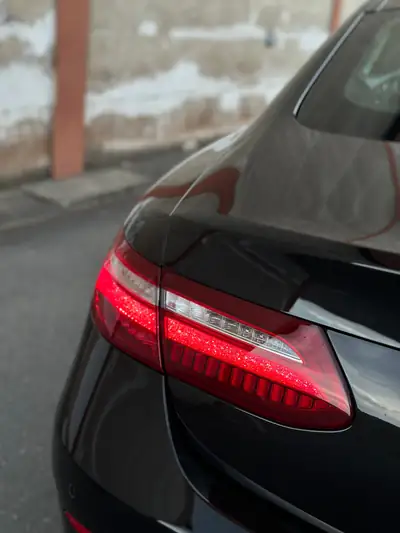 Mercedes-Benz E 450 AMG Line Coupé — Élégance sportive 4x4 avec 367 ch et équipements premium — Miniature 18