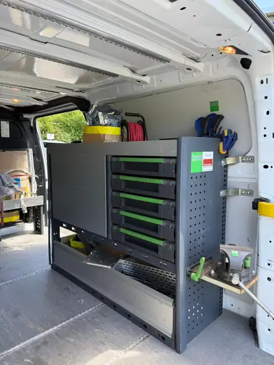 Ford Transit Custom L2 2.2 TDCi — Utilitaire aménagé complet avec système d'outils intégré — Detail