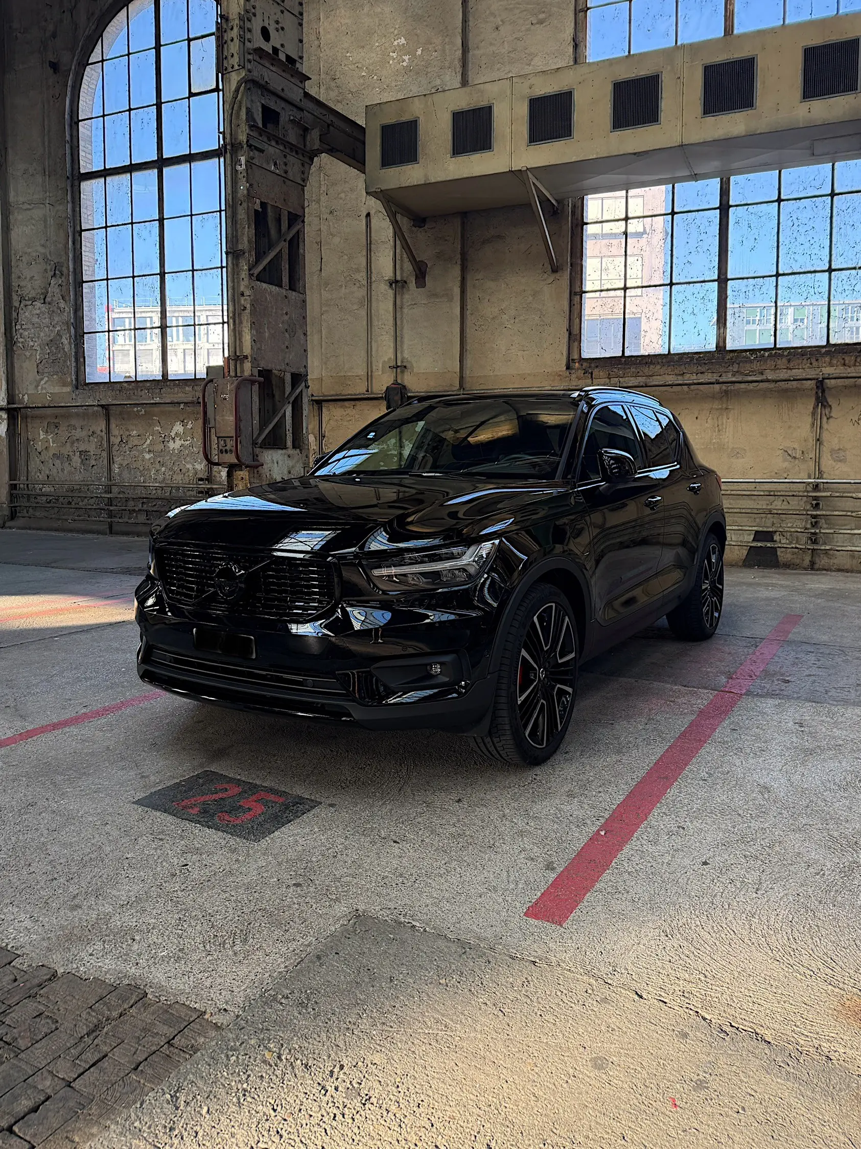 Volvo XC40 T5 Twin Engine R-Design — SUV Plug-in Hybrid performant et écologique — Außenansicht
