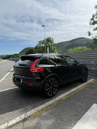 Volvo XC40 T5 Twin Engine R-Design — SUV Plug-in Hybrid performant et écologique — Detail