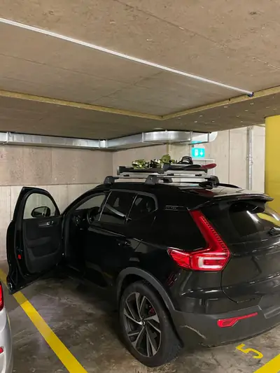 Volvo XC40 T5 Twin Engine R-Design — SUV Plug-in Hybrid performant et écologique — Miniatur 7