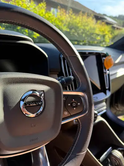 Volvo XC40 T5 Twin Engine R-Design — SUV Plug-in Hybrid performant et écologique — Miniatur 10