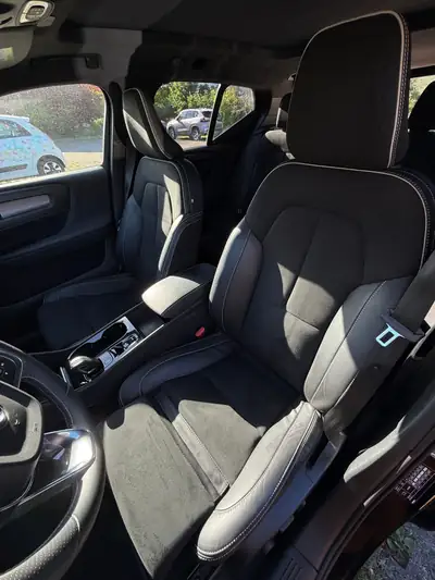 Volvo XC40 T5 Twin Engine R-Design — SUV Plug-in Hybrid performant et écologique — Miniatur 12