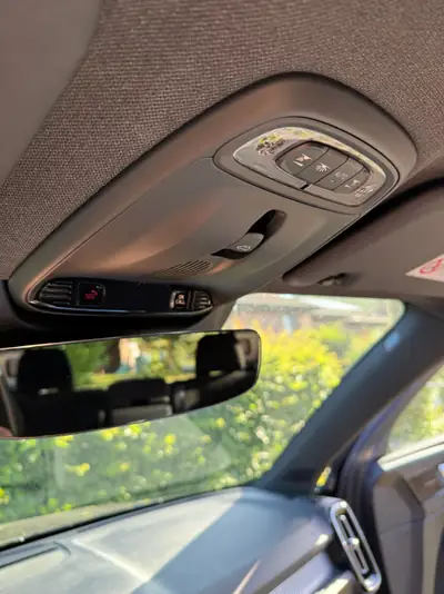 Volvo XC40 T5 Twin Engine R-Design — SUV Plug-in Hybrid performant et écologique — Miniatur 11