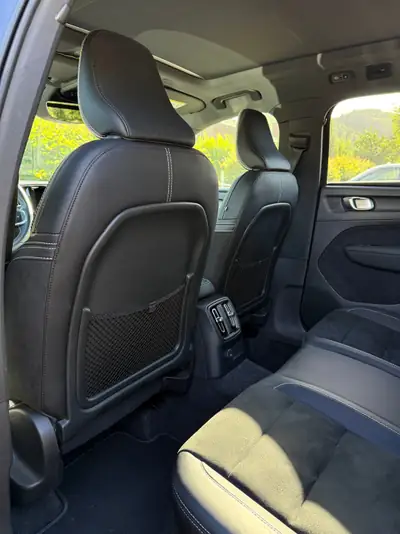 Volvo XC40 T5 Twin Engine R-Design — SUV Plug-in Hybrid performant et écologique — Miniatur 13