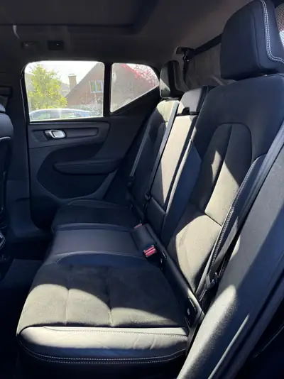 Volvo XC40 T5 Twin Engine R-Design — SUV Plug-in Hybrid performant et écologique — Miniatur 14