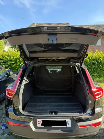 Volvo XC40 T5 Twin Engine R-Design — SUV Plug-in Hybrid performant et écologique — Miniatur 17