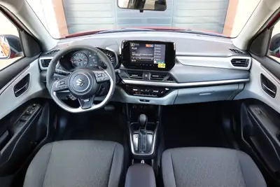 Suzuki Swift 1.2 Hybrid CVT — Citadine agile et économe avec 5 ans de garantie — Miniature 11