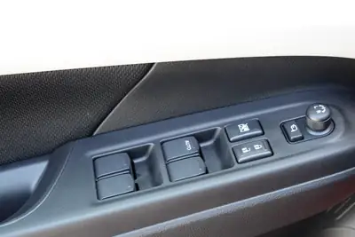 Suzuki Swift 1.2 Hybrid CVT — Citadine agile et économe avec 5 ans de garantie — Miniature 22
