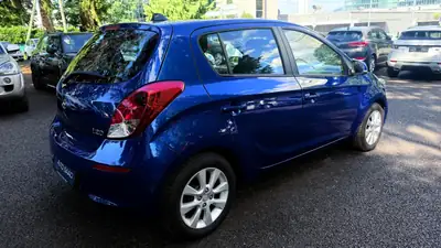 Hyundai i20 1.4 Premium — Citadine dynamique, 80'000 km, entretien suivi — cruscotto