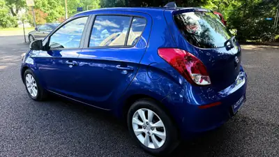 Hyundai i20 1.4 Premium — Citadine dynamique, 80'000 km, entretien suivi — interni