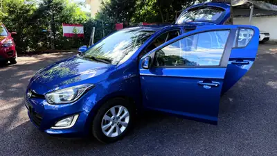 Hyundai i20 1.4 Premium — Citadine dynamique, 80'000 km, entretien suivi — Miniatura 12