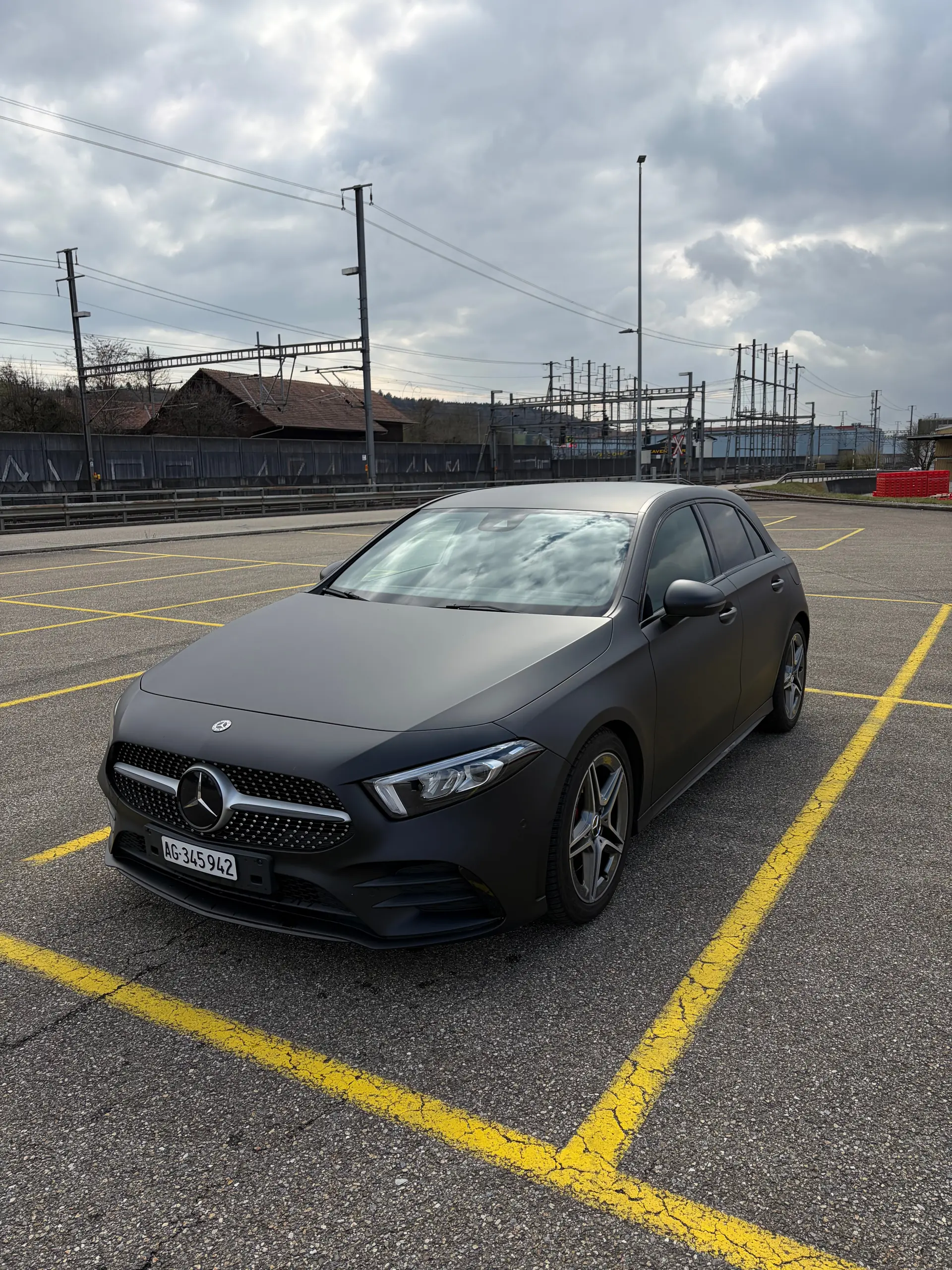 Mercedes-Benz Classe A 220 AMG Line — Berline compacte premium, 91'000 km, équipée Apple CarPlay — Außenansicht