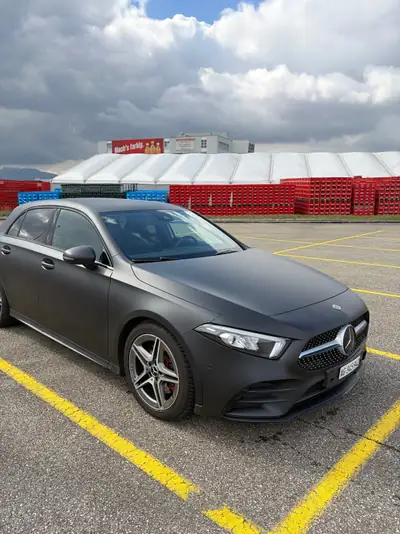 Mercedes-Benz Classe A 220 AMG Line — Berline compacte premium, 91'000 km, équipée Apple CarPlay — fianco