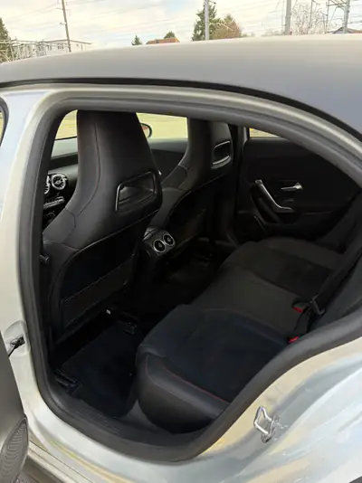 Mercedes-Benz Classe A 220 AMG Line — Berline compacte premium, 91'000 km, équipée Apple CarPlay — Miniatura 8