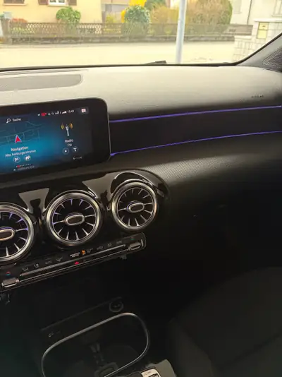 Mercedes-Benz Classe A 220 AMG Line — Berline compacte premium, 91'000 km, équipée Apple CarPlay — Miniatura 10