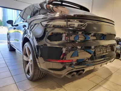 Porsche Cayenne 3.0 V6 E-Hybrid — SUV de luxe hybride rechargeable, 92'000 km — vue extérieure