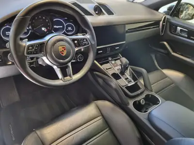 Porsche Cayenne 3.0 V6 E-Hybrid — SUV de luxe hybride rechargeable, 92'000 km — intérieur