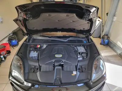 Porsche Cayenne 3.0 V6 E-Hybrid — SUV de luxe hybride rechargeable, 92'000 km — détail