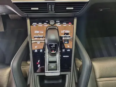 Porsche Cayenne 3.0 V6 E-Hybrid — SUV de luxe hybride rechargeable, 92'000 km — Miniature 9