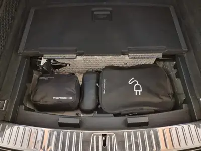 Porsche Cayenne 3.0 V6 E-Hybrid — SUV de luxe hybride rechargeable, 92'000 km — Miniature 7