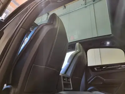 Porsche Cayenne 3.0 V6 E-Hybrid — SUV de luxe hybride rechargeable, 92'000 km — Miniature 12