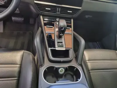 Porsche Cayenne 3.0 V6 E-Hybrid — SUV de luxe hybride rechargeable, 92'000 km — Miniature 17