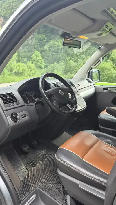 VW T5 2.5 TDI 131 PanAmericana — Minibus 7 places robuste, sans accident — intérieur