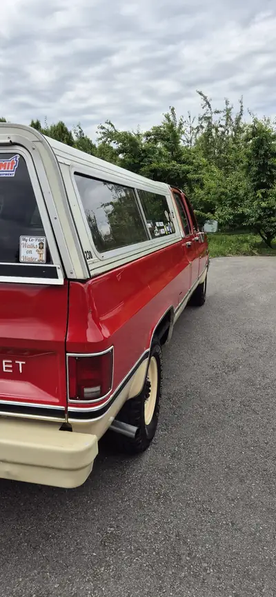 Chevrolet Silverado C30 Crewcab 1984 — Pickup légendaire américain, 234 ch et 6 places — Miniatur 8