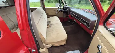 Chevrolet Silverado C30 Crewcab 1984 — Pickup légendaire américain, 234 ch et 6 places — Miniatur 13