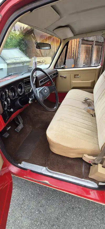Chevrolet Silverado C30 Crewcab 1984 — Pickup légendaire américain, 234 ch et 6 places — Miniatur 15