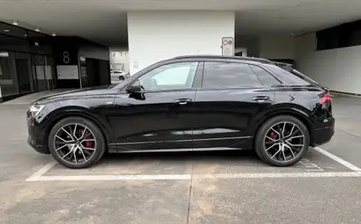 Audi Q8 50 TDI quattro — SUV coupé premium, motorisation hybride légère, première main — vista esterna