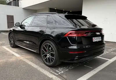 Audi Q8 50 TDI quattro — SUV coupé premium, motorisation hybride légère, première main — vista posteriore