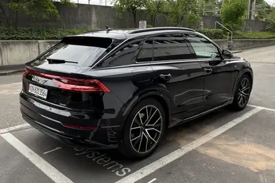 Audi Q8 50 TDI quattro — SUV coupé premium, motorisation hybride légère, première main — cruscotto