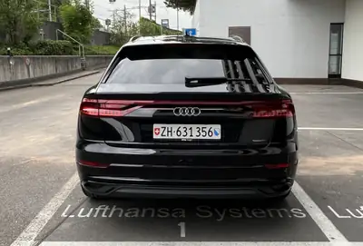 Audi Q8 50 TDI quattro — SUV coupé premium, motorisation hybride légère, première main — interni