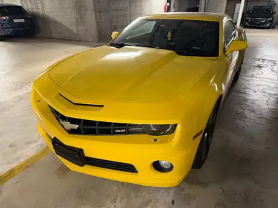 Chevrolet Camaro SS — Muscle car américain 403 ch, teinte jaune exclusive — dettaglio