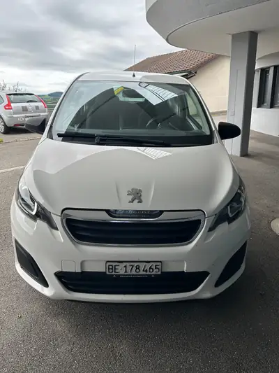 Peugeot 108 1.0 VTi — Citadine agile à seulement 29'000 km, essence économique — vista esterna