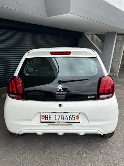 Peugeot 108 1.0 VTi — Citadine agile à seulement 29'000 km, essence économique — cruscotto