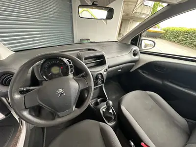 Peugeot 108 1.0 VTi — Citadine agile à seulement 29'000 km, essence économique — Miniatura 8