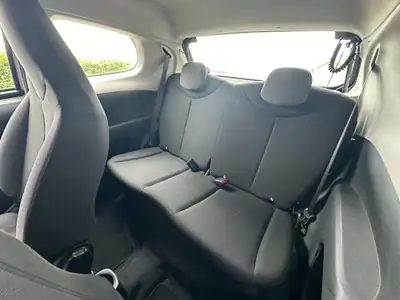 Peugeot 108 1.0 VTi — Citadine agile à seulement 29'000 km, essence économique — Miniatura 10