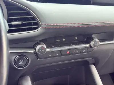 Mazda 3 Hatchback SKYACTIV-X M Hybrid — Technologie mild-hybrid 187 ch, très faible kilométrage — Thumbnail 16