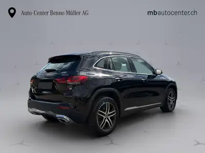 Mercedes-Benz GLA 250 Progressive 4matic — SUV compact premium, 77 000 km, transmission intégrale — tableau de bord