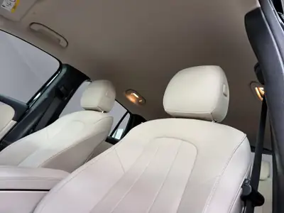 Mercedes-Benz GLA 250 Progressive 4matic — SUV compact premium, 77 000 km, transmission intégrale — Miniature 11