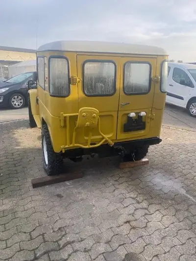 Toyota Land Cruiser BJ 42 — Légende 4x4 diesel 1983, 166000 km — intérieur