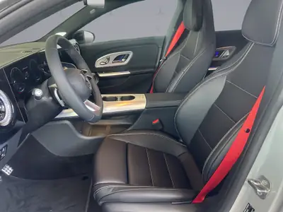 Mercedes-Benz CLA 220 4-Matic Shooting Brake — Élégance hybride et polyvalence — Miniature 9