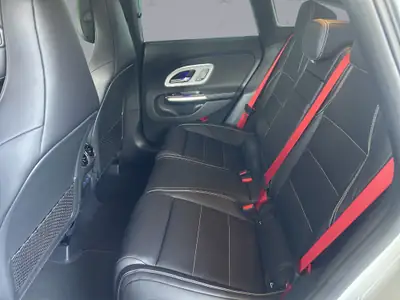 Mercedes-Benz CLA 220 4-Matic Shooting Brake — Élégance hybride et polyvalence — Miniature 10