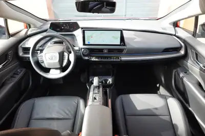 Toyota Prius 2024 — Hybride rechargeable Premium, 27 000 km, toit solaire et équipements haut de gamme — Miniature 11