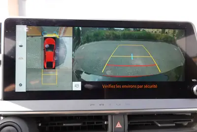 Toyota Prius 2024 — Hybride rechargeable Premium, 27 000 km, toit solaire et équipements haut de gamme — Miniature 20