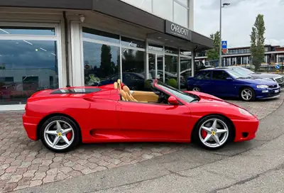 Ferrari F360 Spider 2003 — Cabriolet légendaire, 400 ch et boîte F1 — tableau de bord