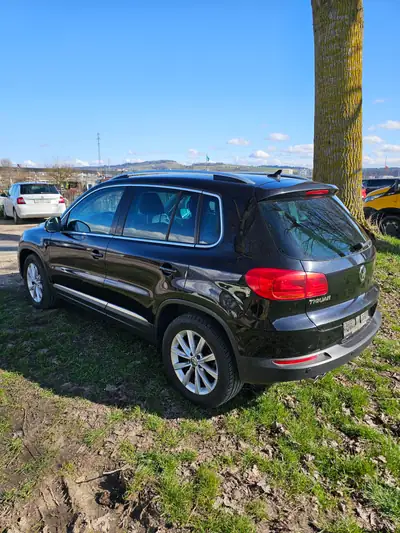 VW Tiguan 2.0 TDI 177 ch — SUV robuste, intérieur premium noir, transmission manuelle — arrière